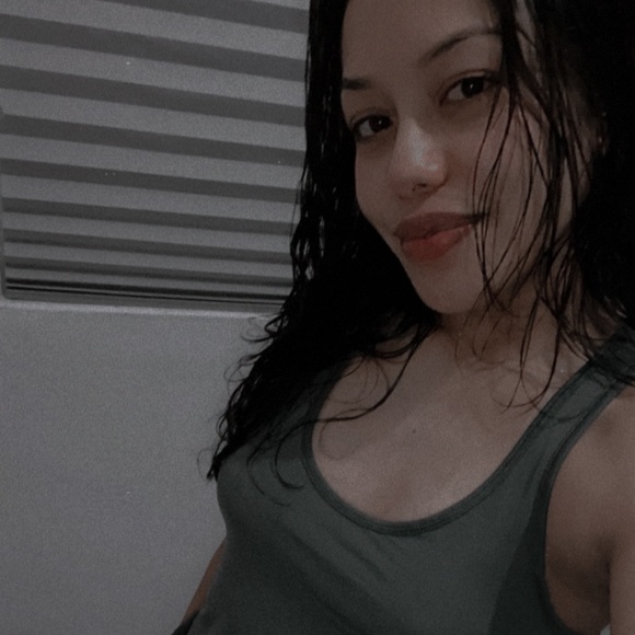 Meet your Posher, Carly - Picture 1 of 1